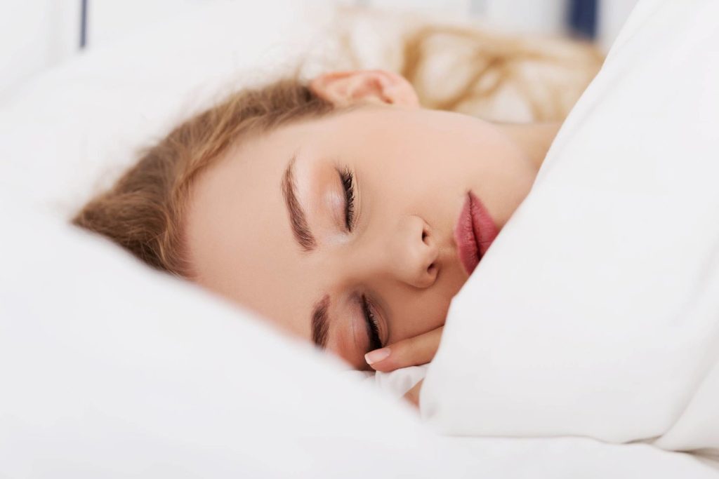 علاقة عملية تحويل مسار المعدة بتحسين النوم وتقليل الألم